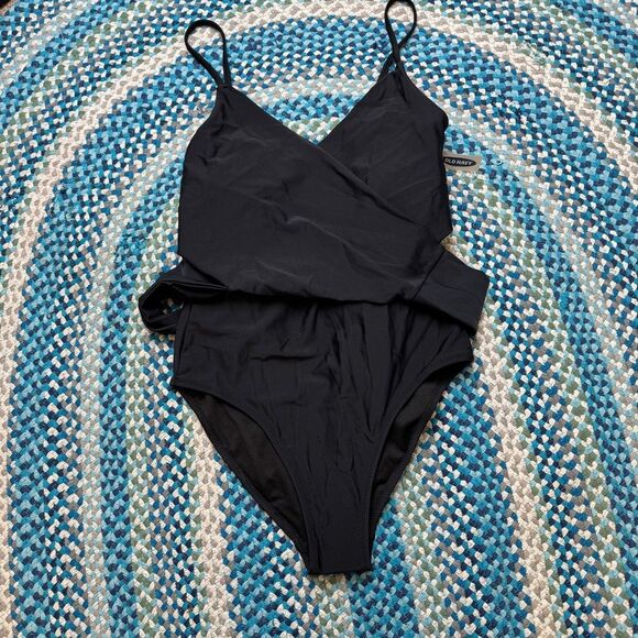 New Old Navy Swimsuit - Picture 3 of 6